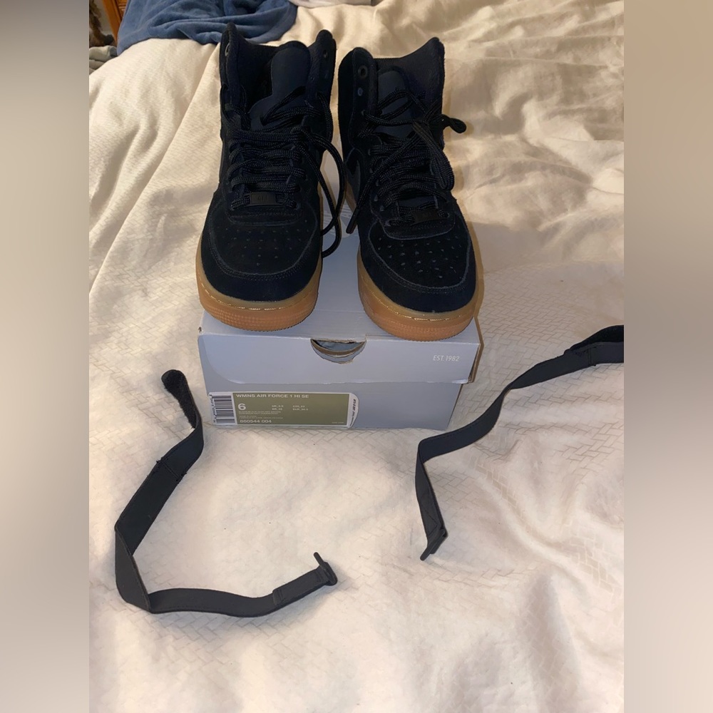 Nike hi top Air Force ones 6Y/7.5Womens with box